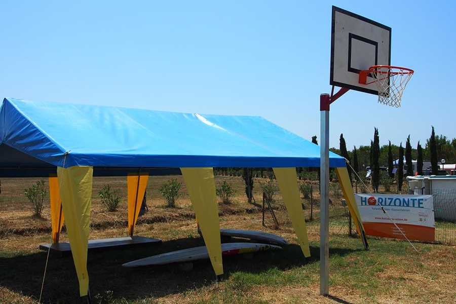 gruppenhaus-italien-toskana-bungalow-gineprino-10-basketball.JPG